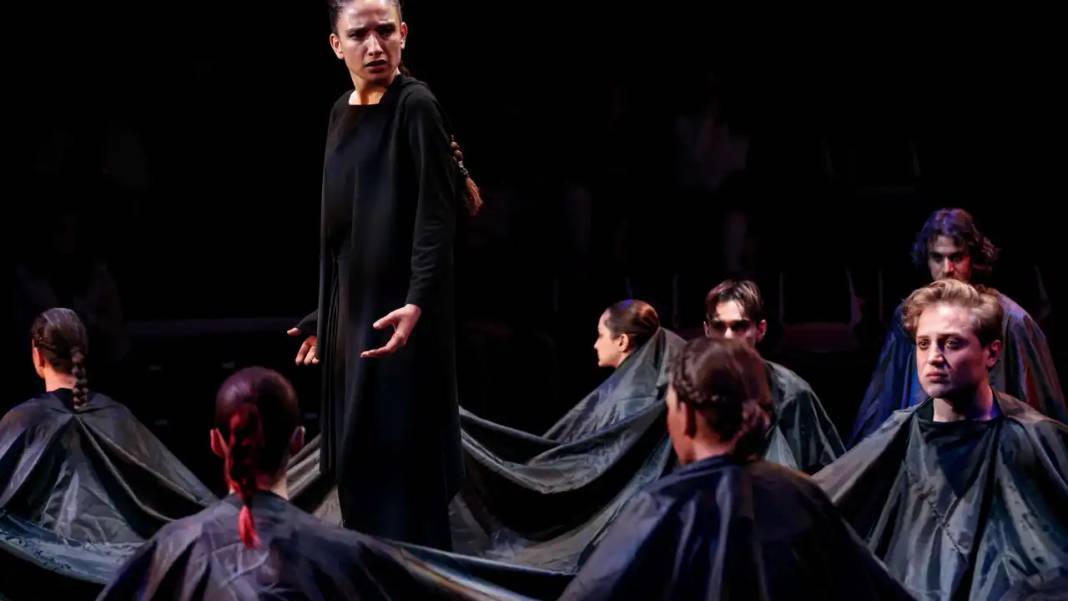 Antalya Şehir Tiyatroları 42. Kez Perdelerini Açıyor 5